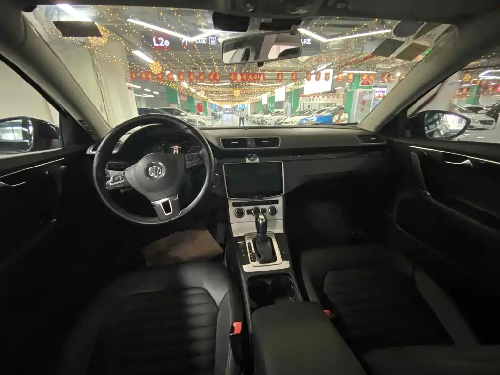 VOLKSWAGEN MAGOTAN 2012