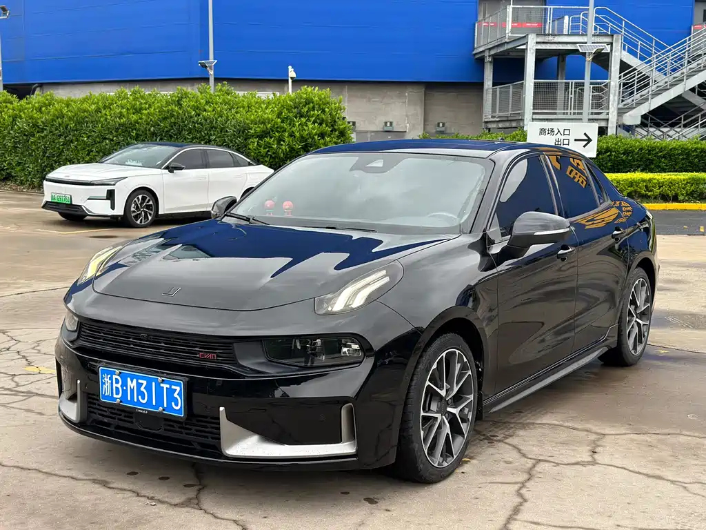 LYNK&CO 03 2020