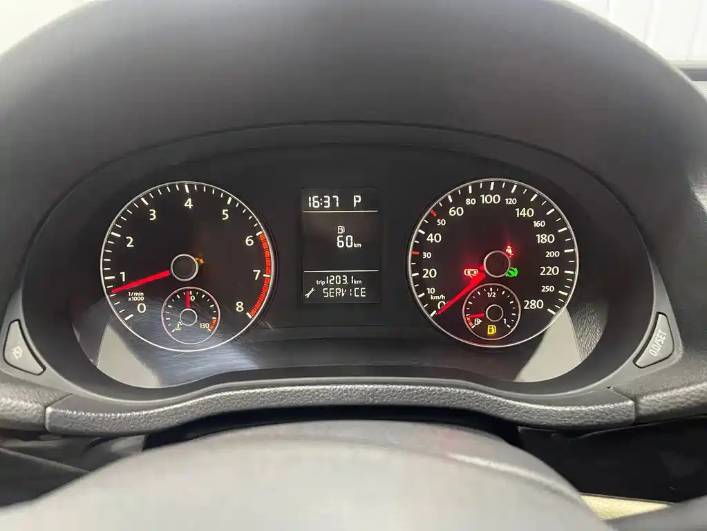 VOLKSWAGEN PASSAT 2011
