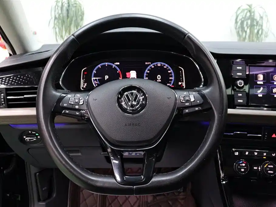 VOLKSWAGEN PASSAT 2020