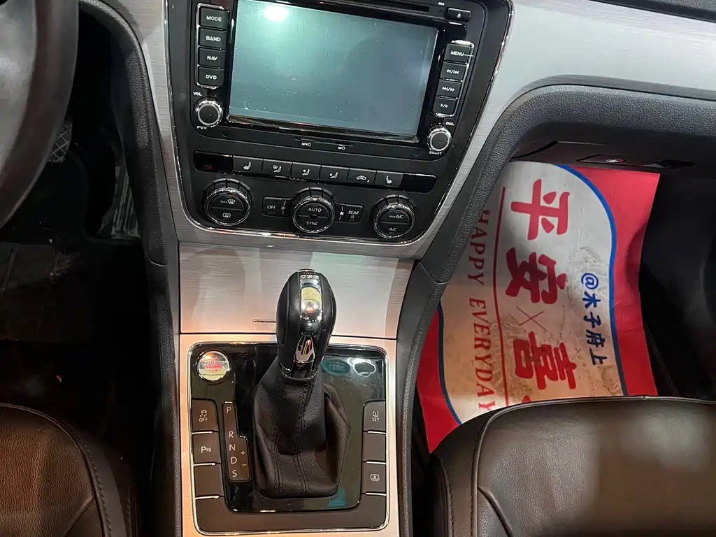 VOLKSWAGEN PASSAT 2015