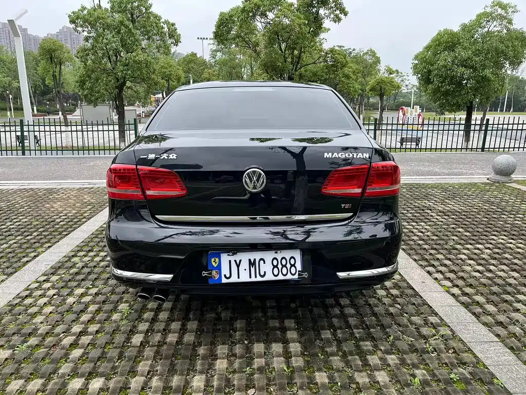 VOLKSWAGEN MAGOTAN 2015