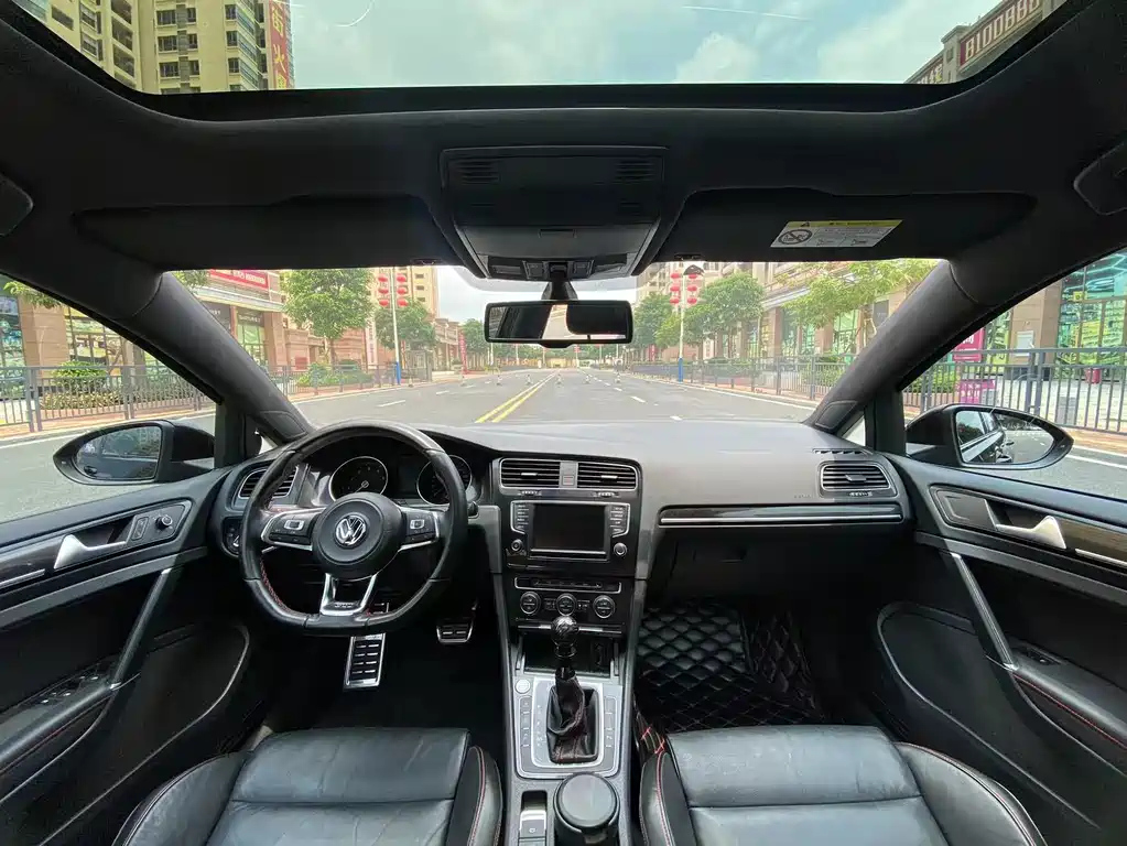 VOLKSWAGEN GOLF 2016