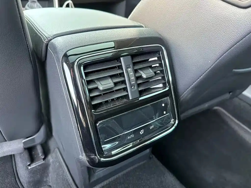 VOLKSWAGEN PASSAT 2023
