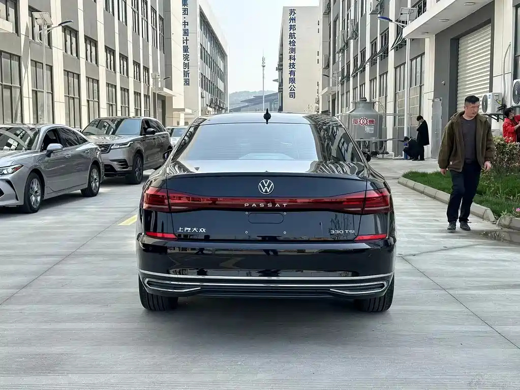 VOLKSWAGEN PASSAT 2023