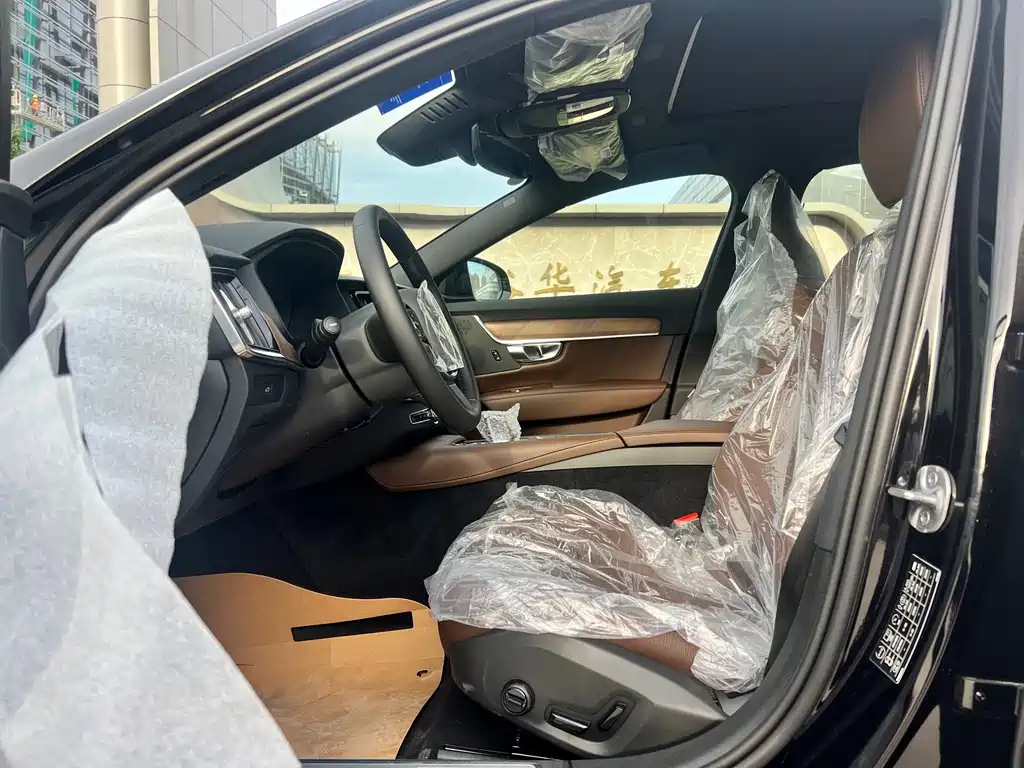 VOLVO S90 2024
