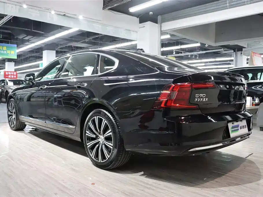 VOLVO S90 2021