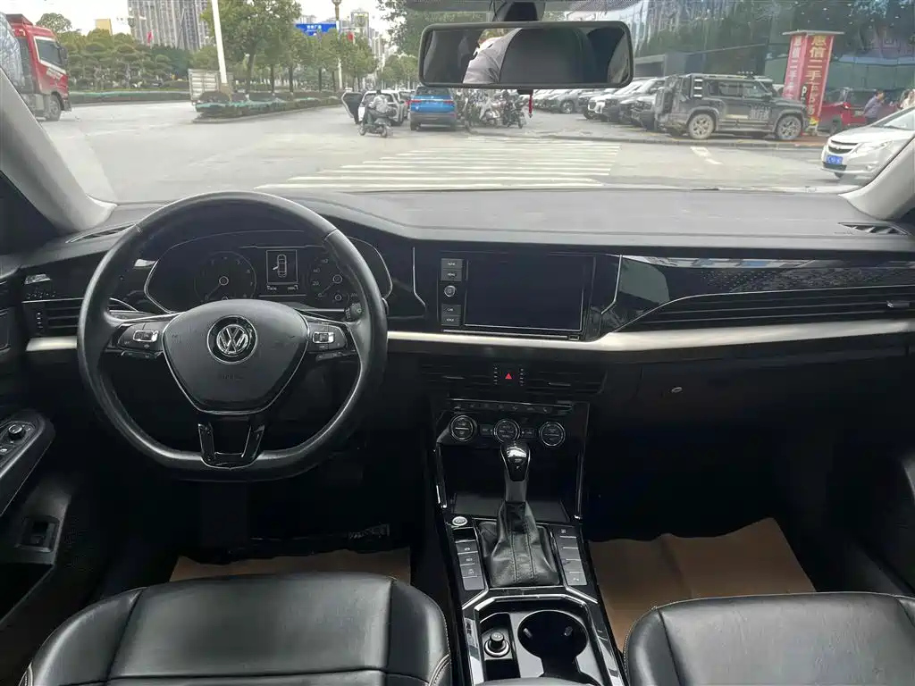 VOLKSWAGEN PASSAT 2019