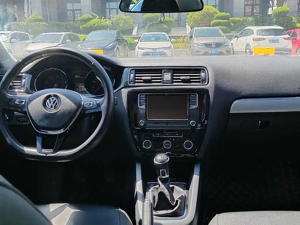 VOLKSWAGEN SAGITAR 2017