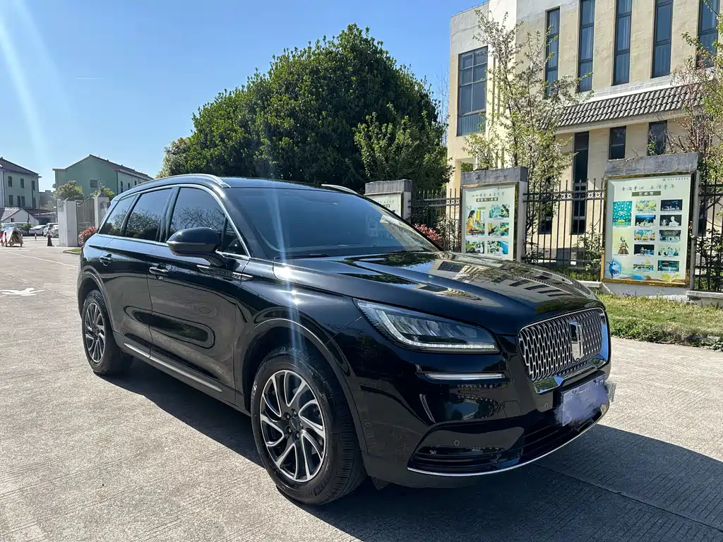 LINCOLN ADVENTURER 2021