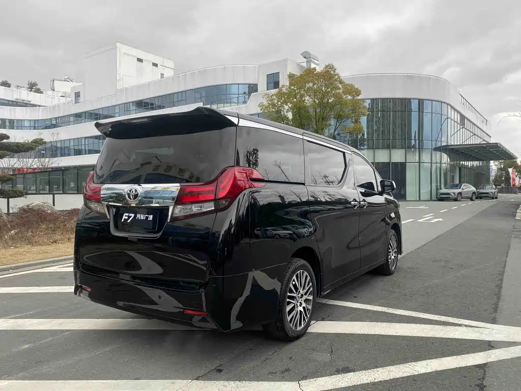 TOYOTA ALPHARD 2018
