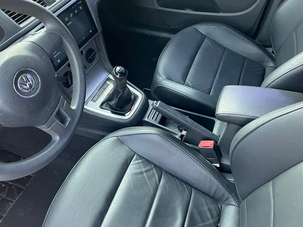 VOLKSWAGEN LAVIDA 2015