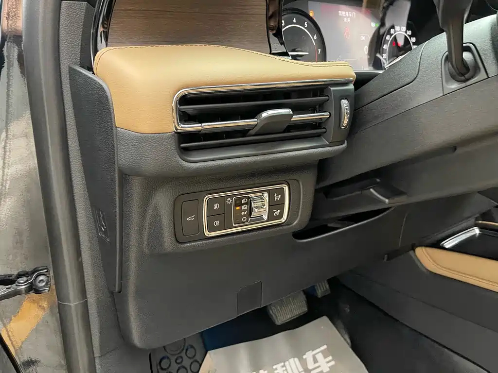 LINCOLN ADVENTURER 2021