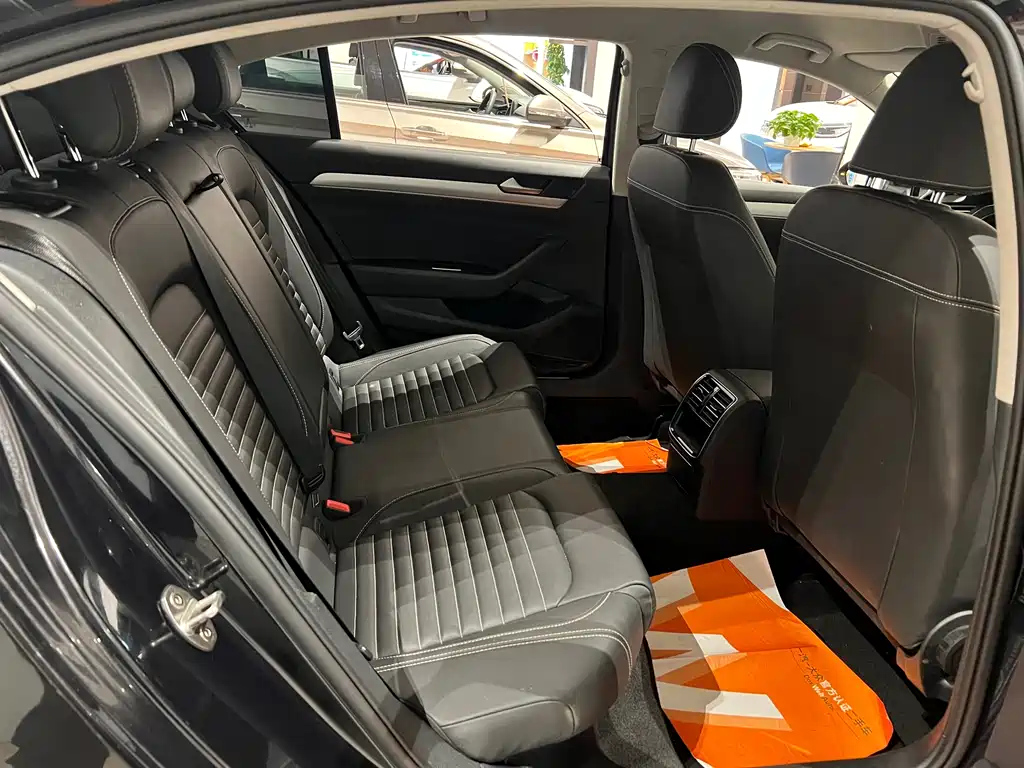 VOLKSWAGEN MAGOTAN 2020