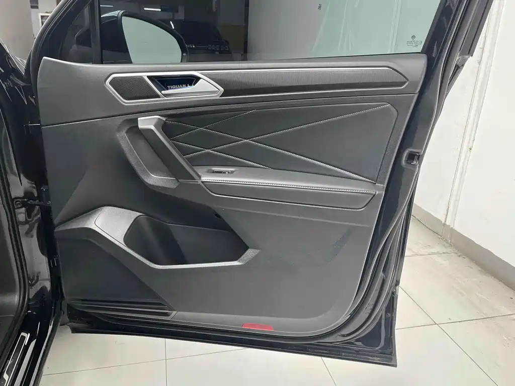 VOLKSWAGEN TIGUAN L 2022