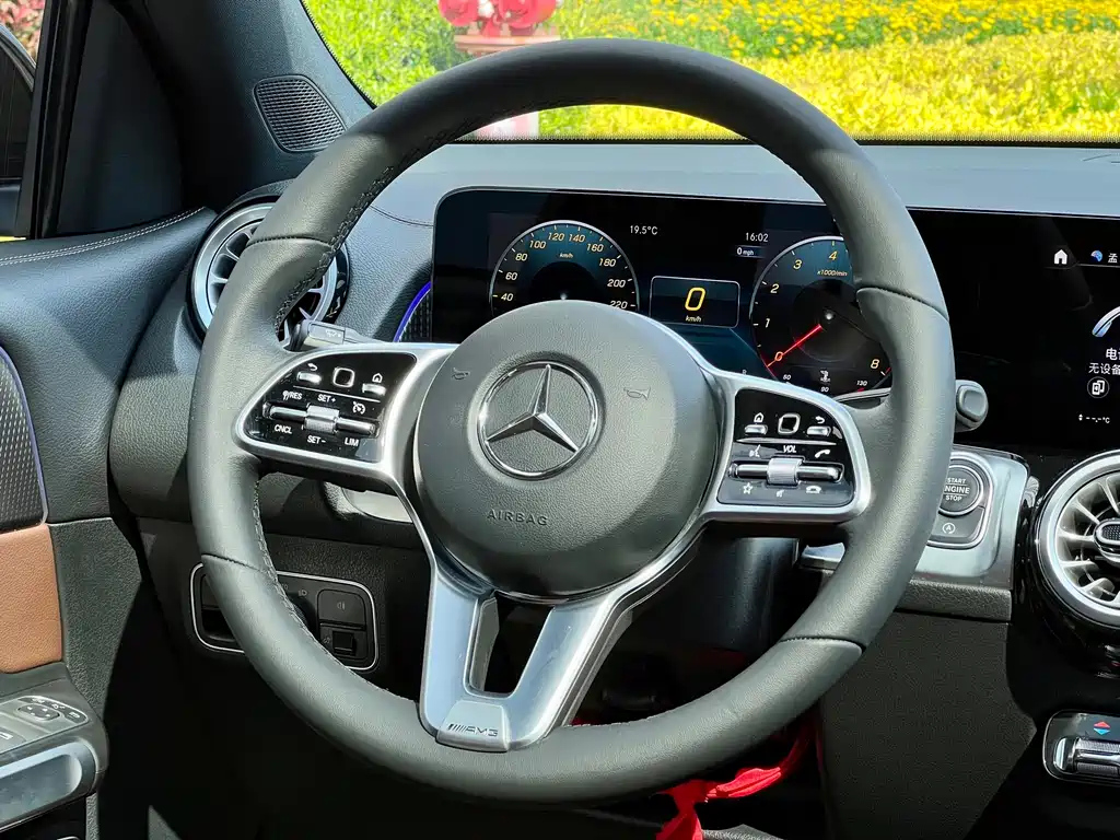MERCEDES BENZ GLB 2023