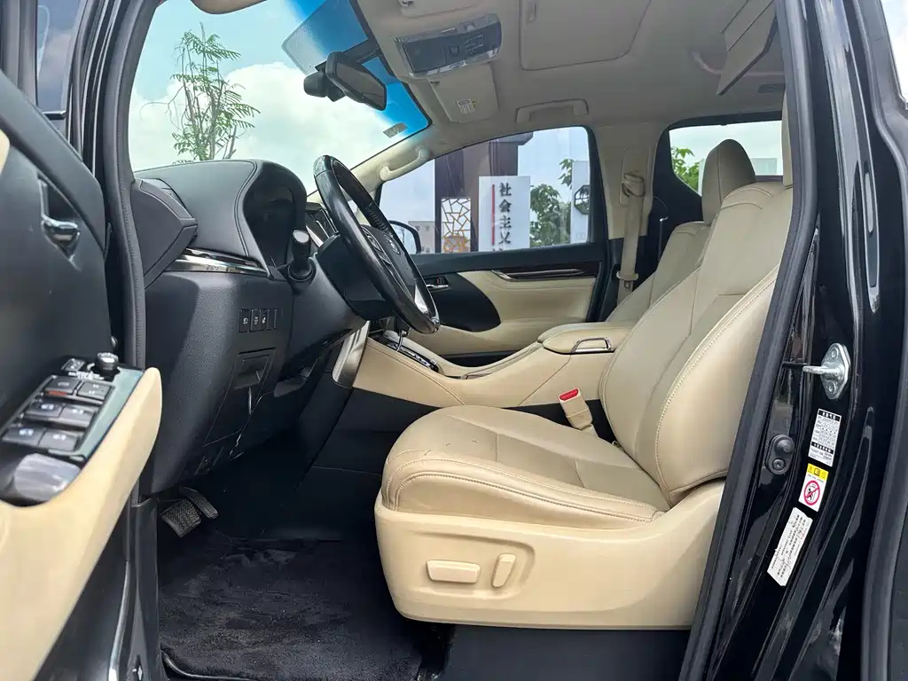 TOYOTA ALPHARD 2018