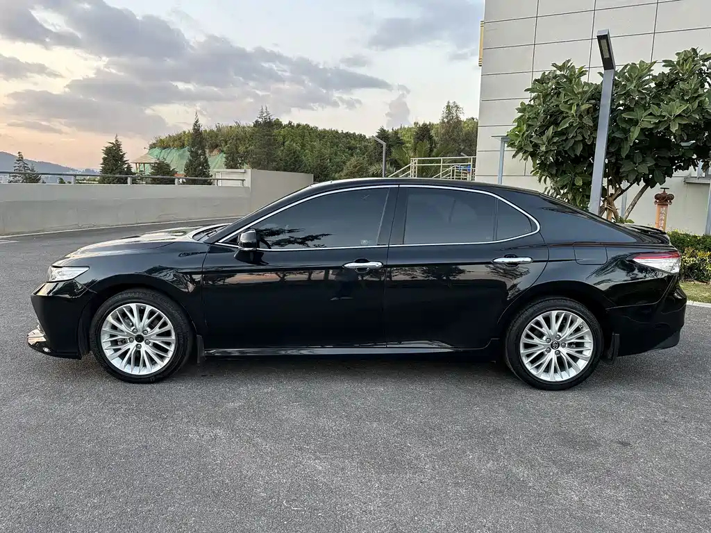 TOYOTA CAMRY 2020
