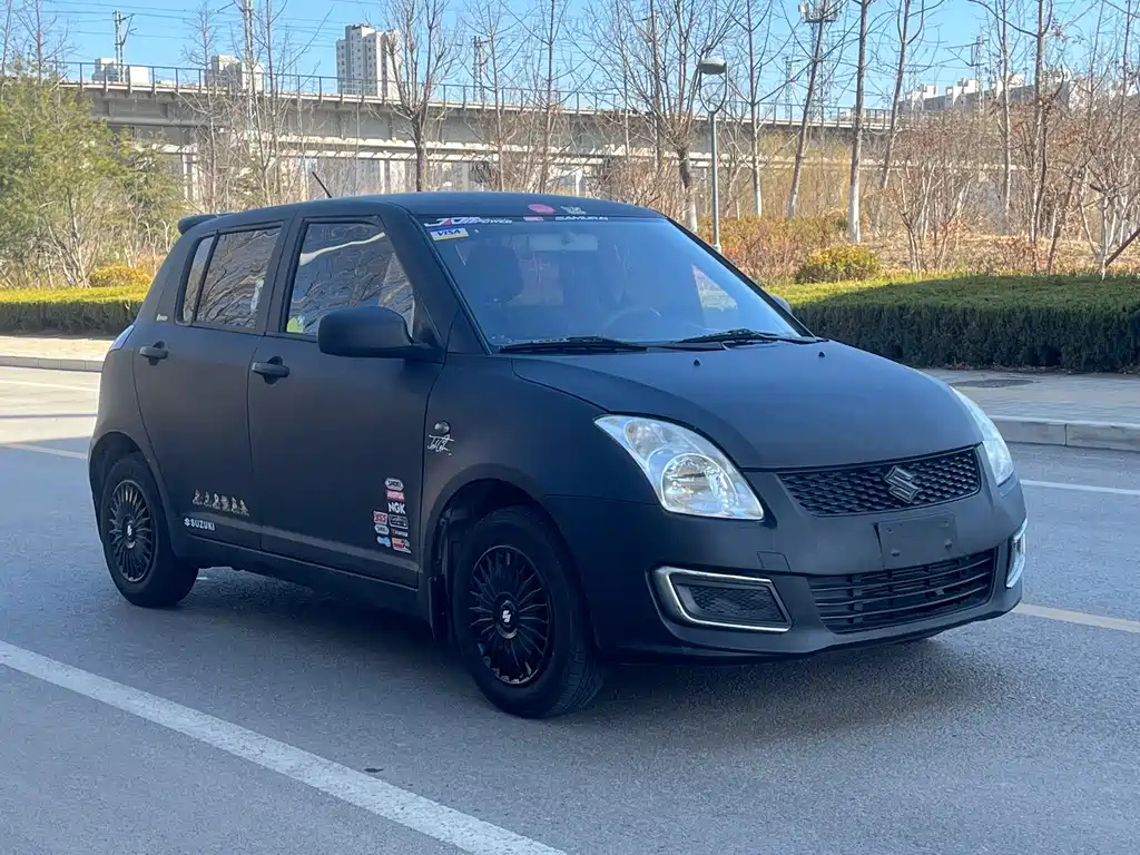 SUZUKI SWIFT 2015