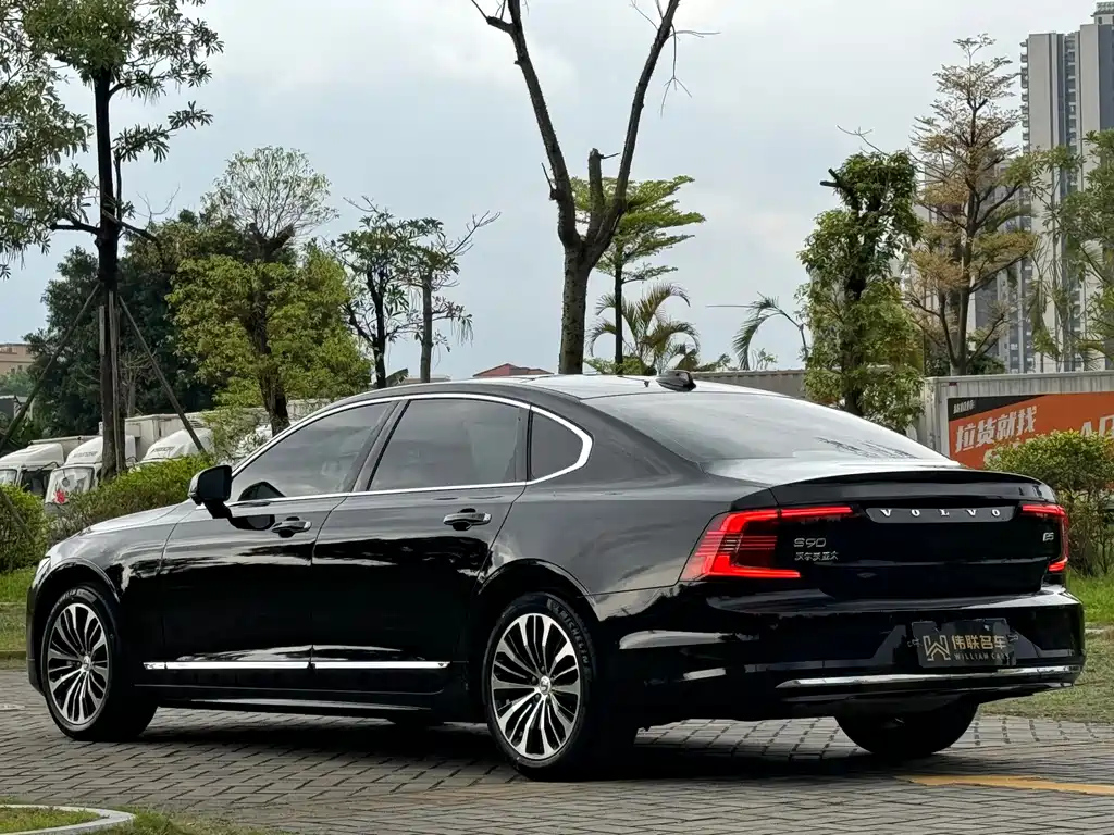 VOLVO S90 2023