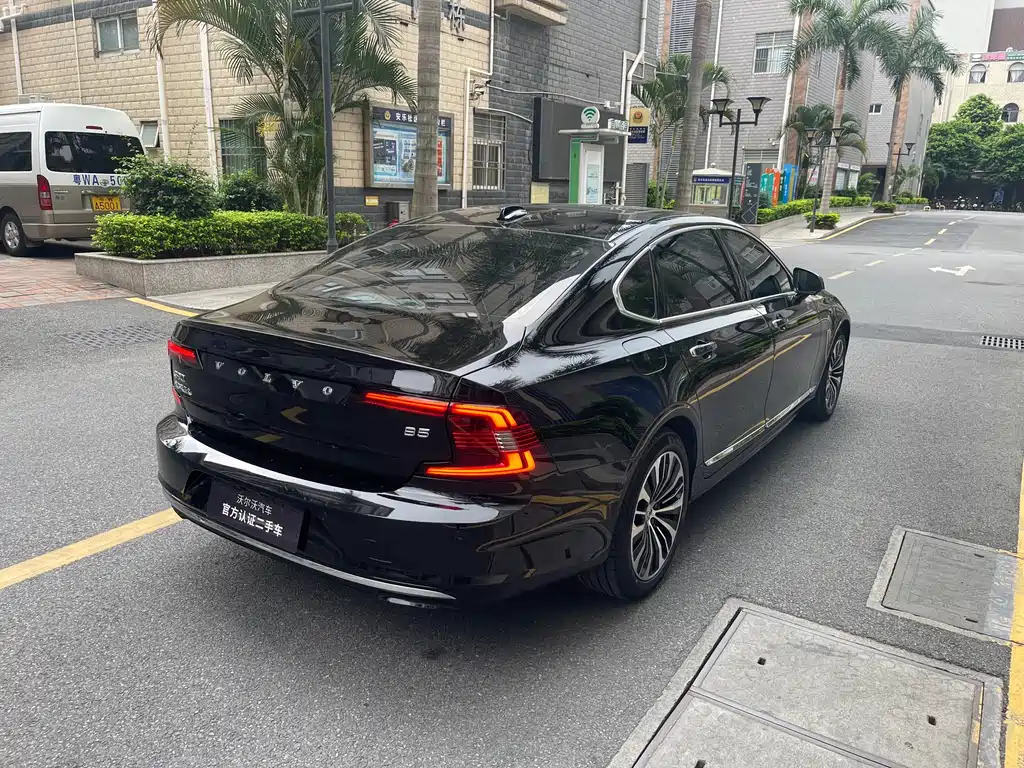 VOLVO S90 2022