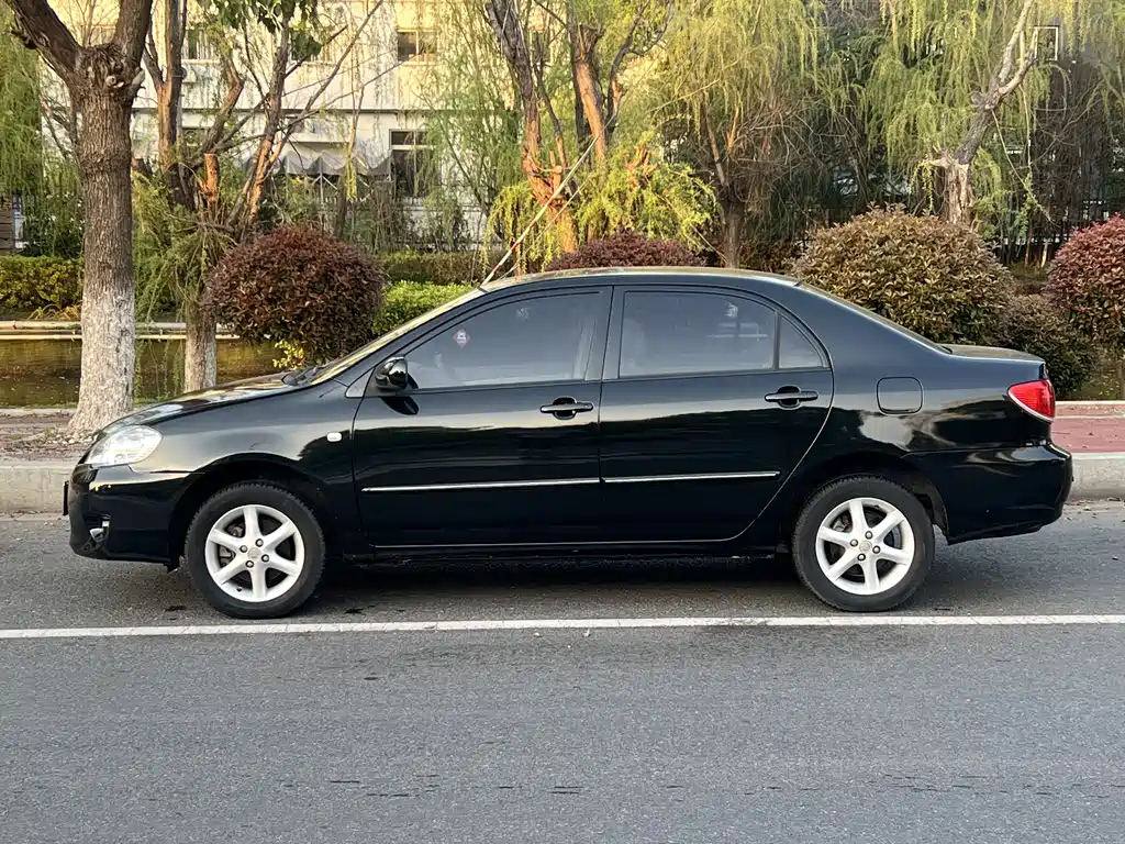TOYOTA COROLLA 2011