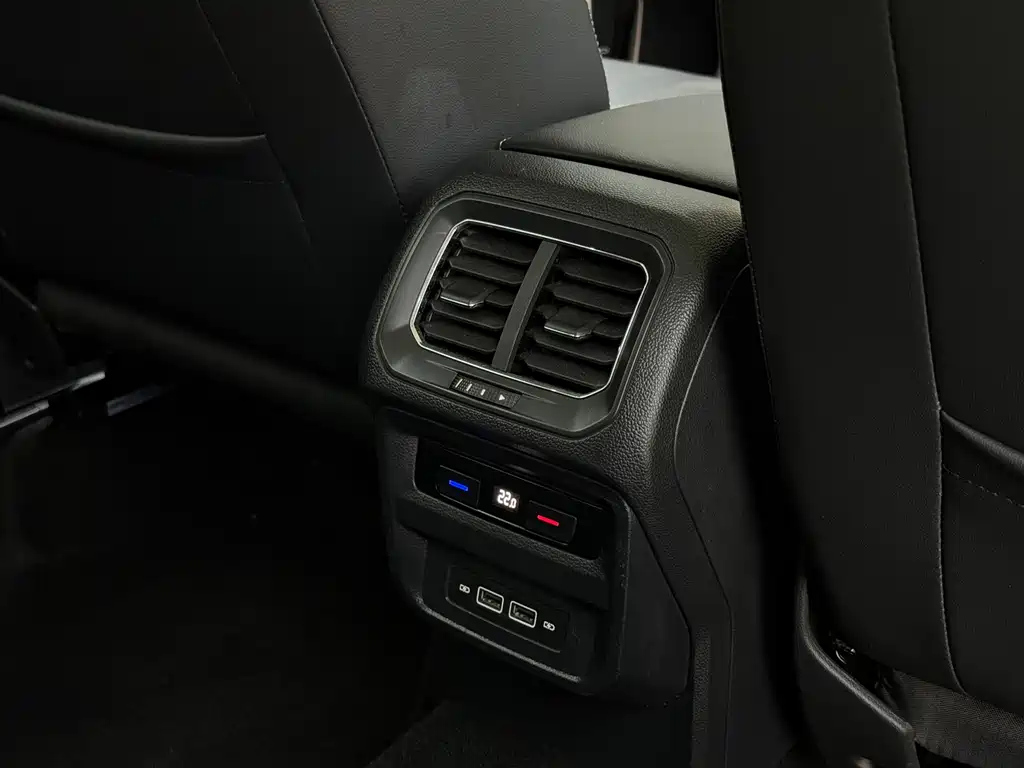 VOLKSWAGEN TIGUAN L 2021
