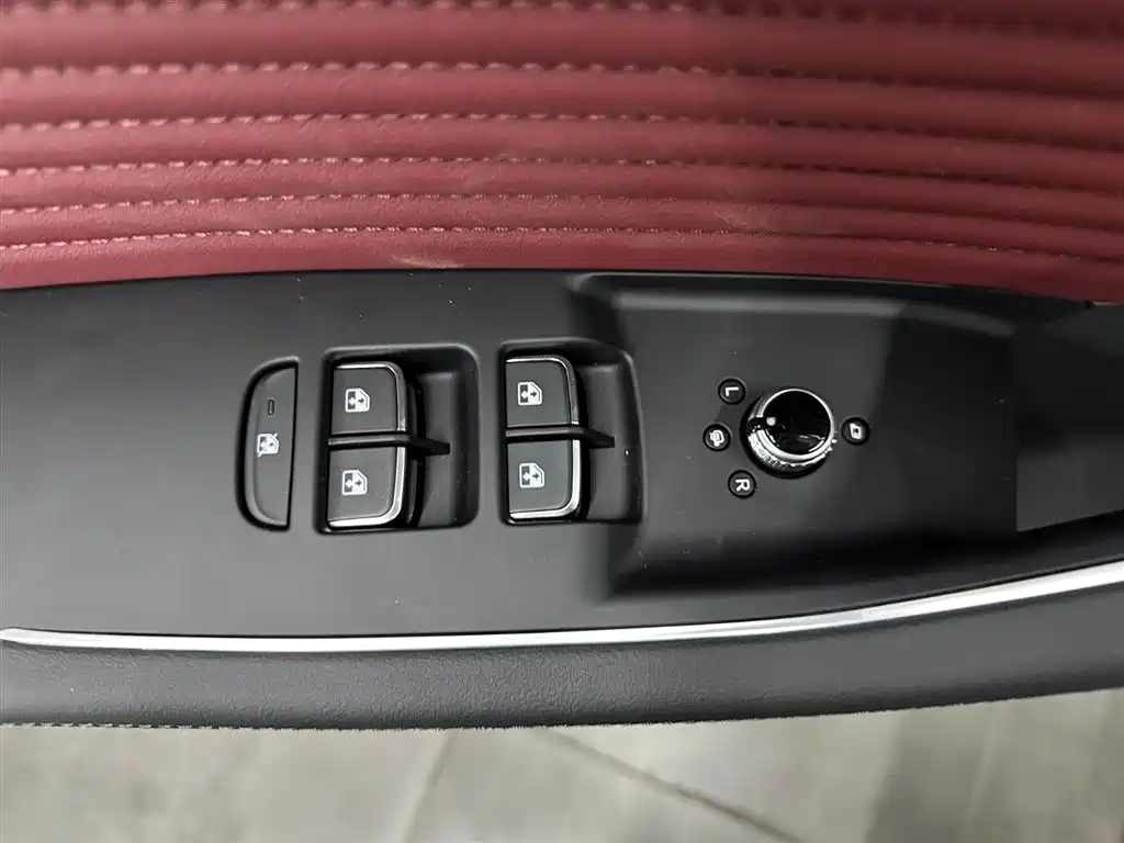 HONGQI HS5 2023