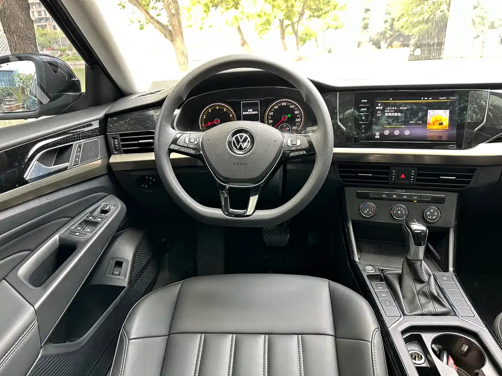 VOLKSWAGEN PASSAT 2020