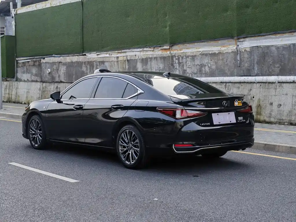 LEXUS ES 2020