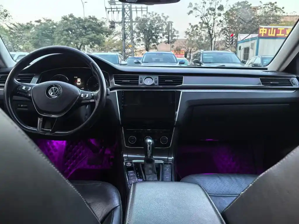 VOLKSWAGEN PASSAT 2016