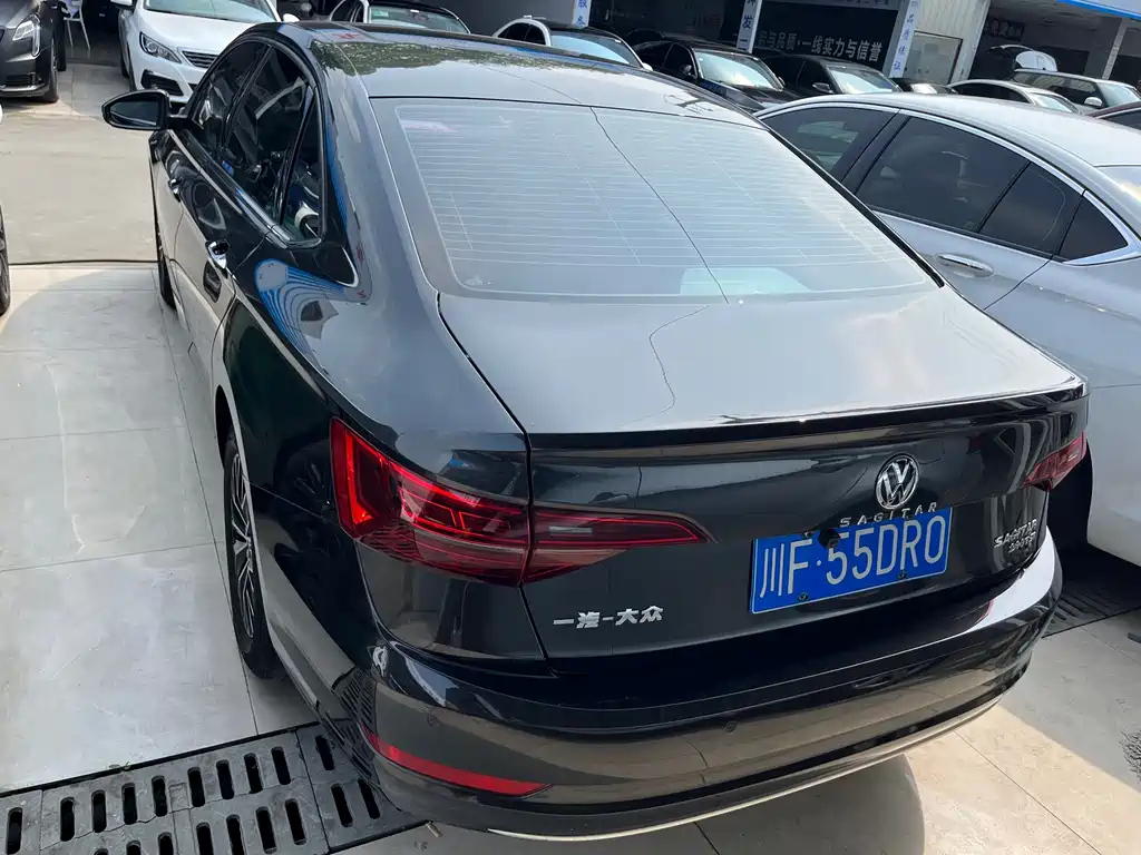 VOLKSWAGEN SAGITAR 2020