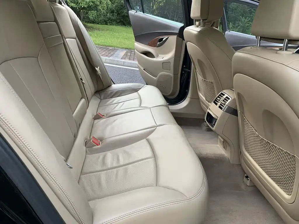 BUICK LACROSSE 2010