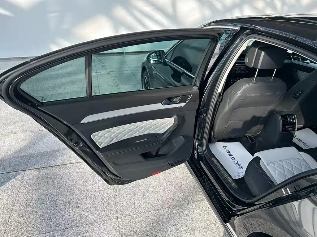 VOLKSWAGEN MAGOTAN 2024