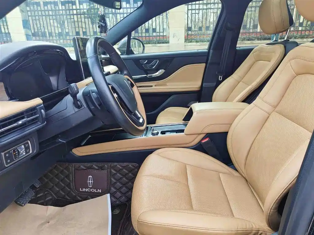 LINCOLN ADVENTURER 2021