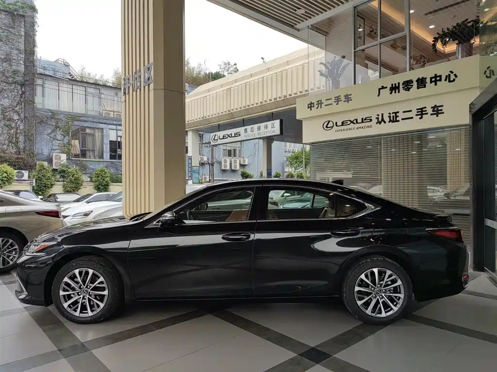 LEXUS ES 2024