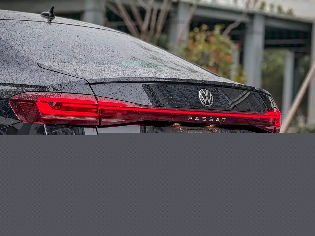 VOLKSWAGEN PASSAT 2023