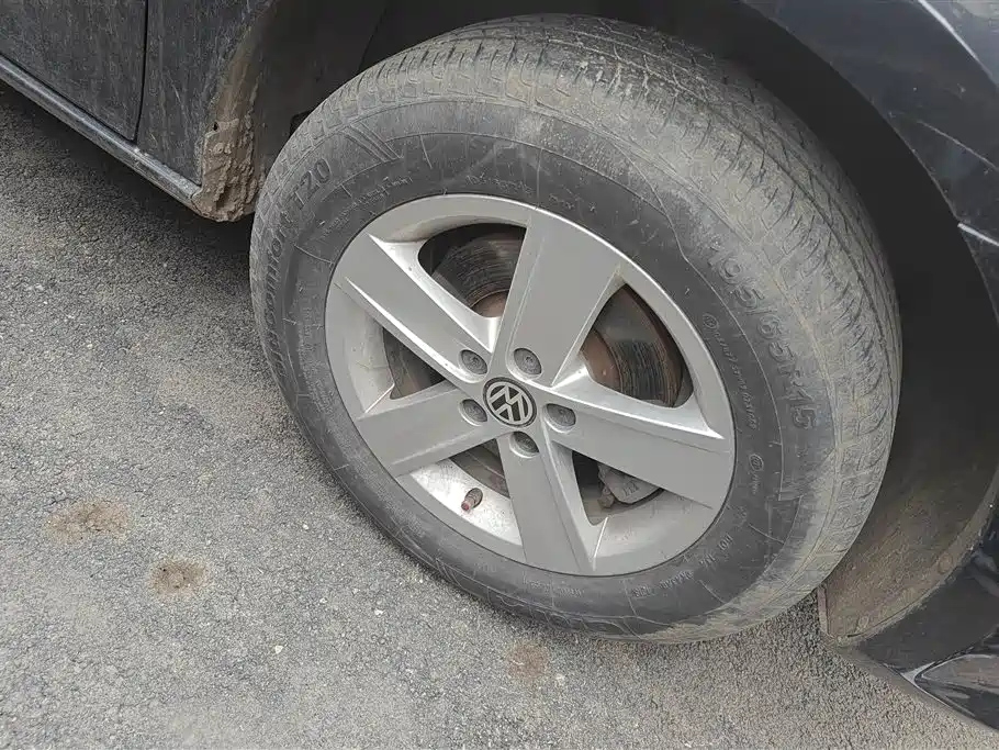 VOLKSWAGEN BORA 2015