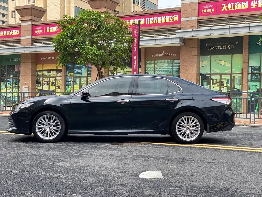 TOYOTA CAMRY 2019