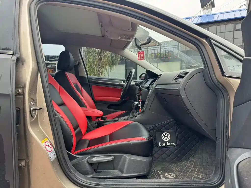 VOLKSWAGEN GOLF 2014