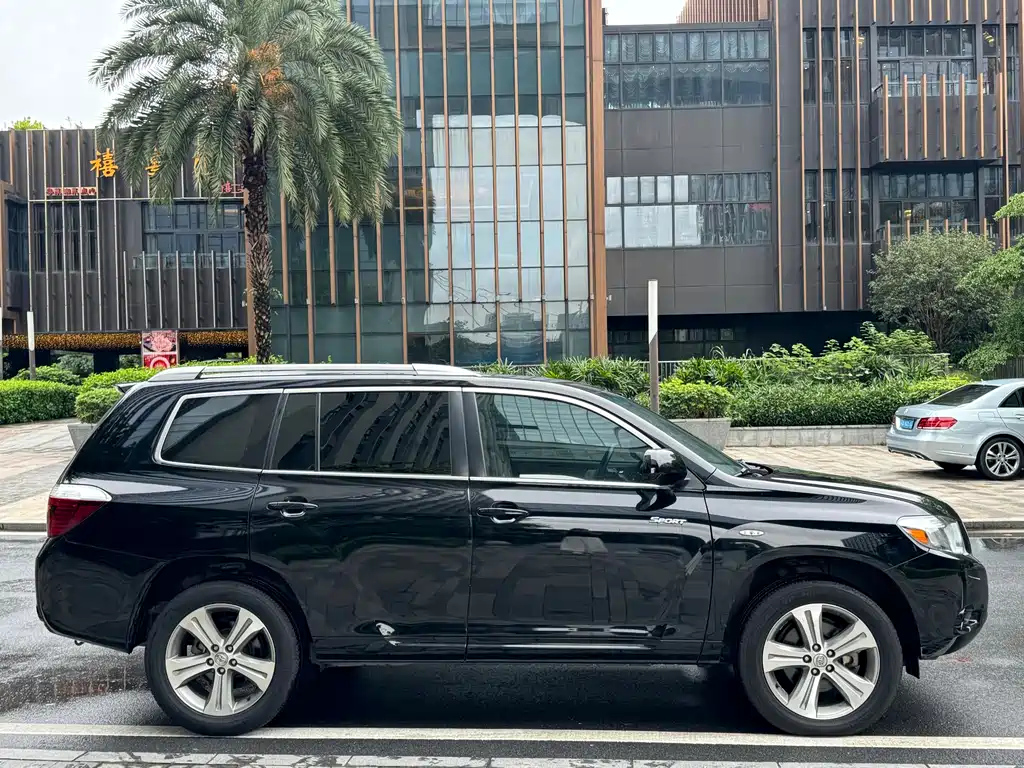 TOYOTA HIGHLANDER 2010