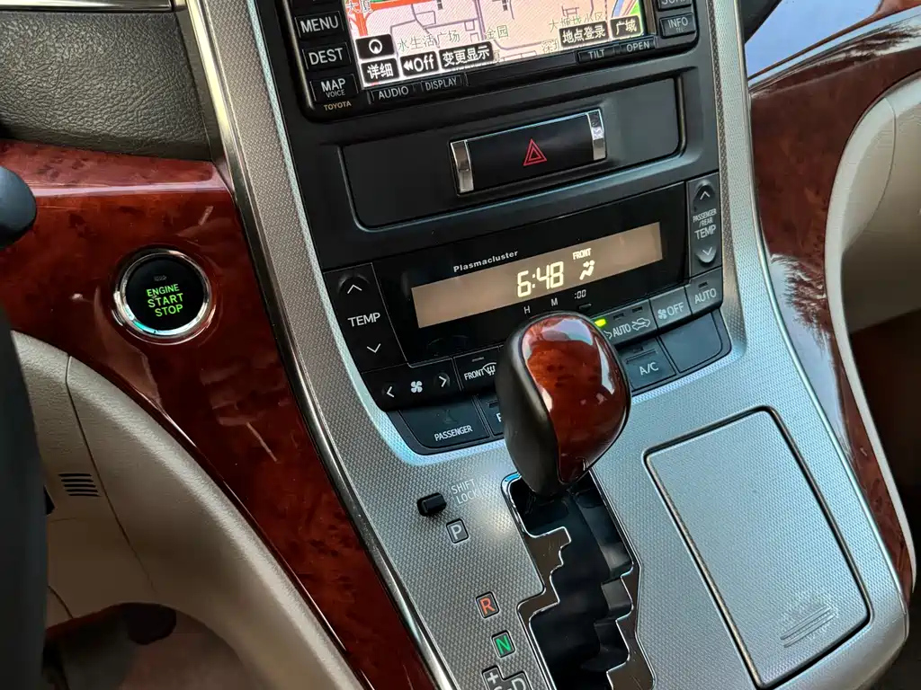 TOYOTA ALPHARD 2011