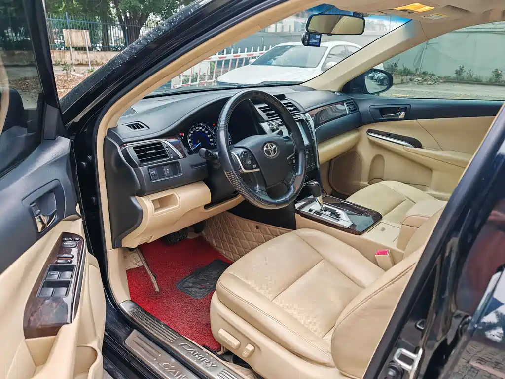 TOYOTA CAMRY 2015