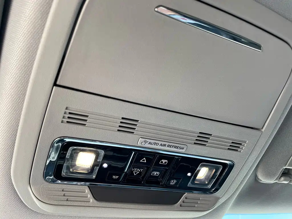 LINCOLN ADVENTURER 2022