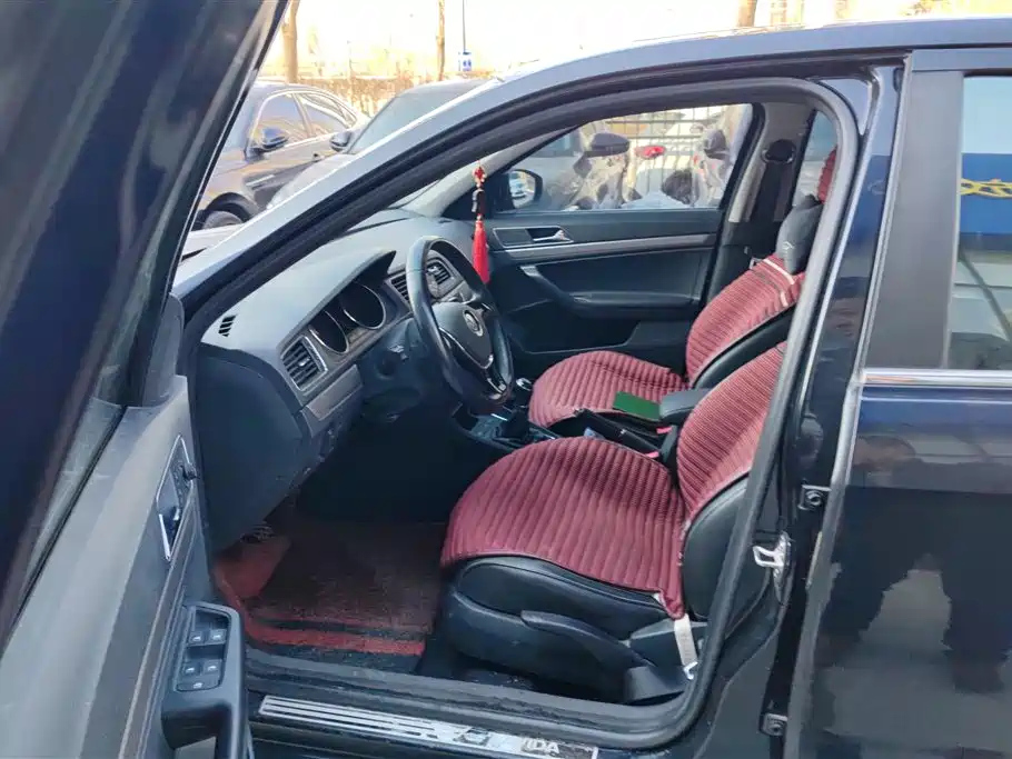 VOLKSWAGEN LAVIDA 2016