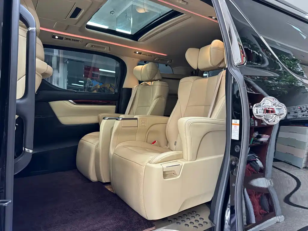 TOYOTA ALPHARD 2017