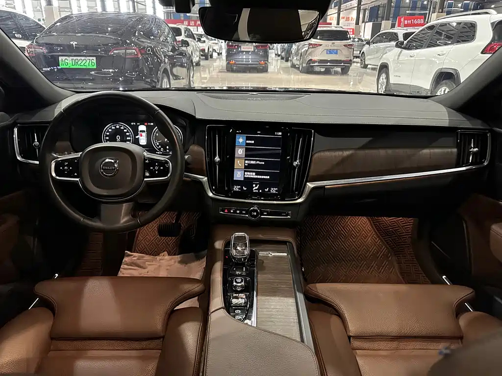 VOLVO S90 2021