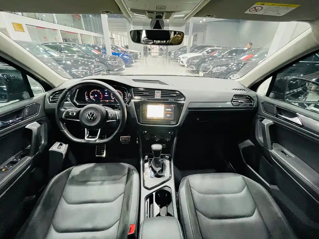 VOLKSWAGEN TIGUAN L 2021