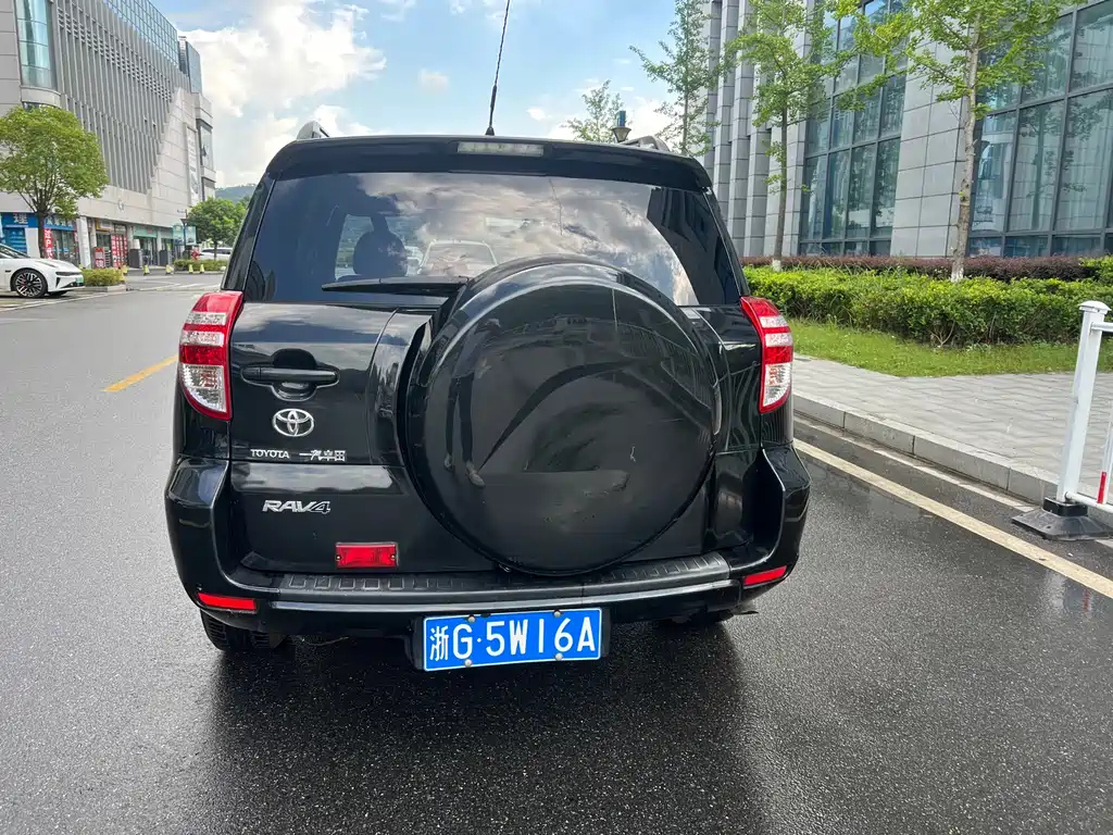 TOYOTA RAV4 RONGFANG 2011