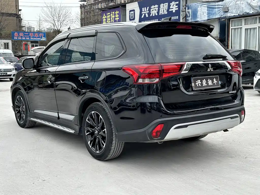 MITSUBISHI OUTLANDER 2020